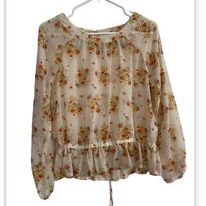 Pretty flowered blouse lightweight
